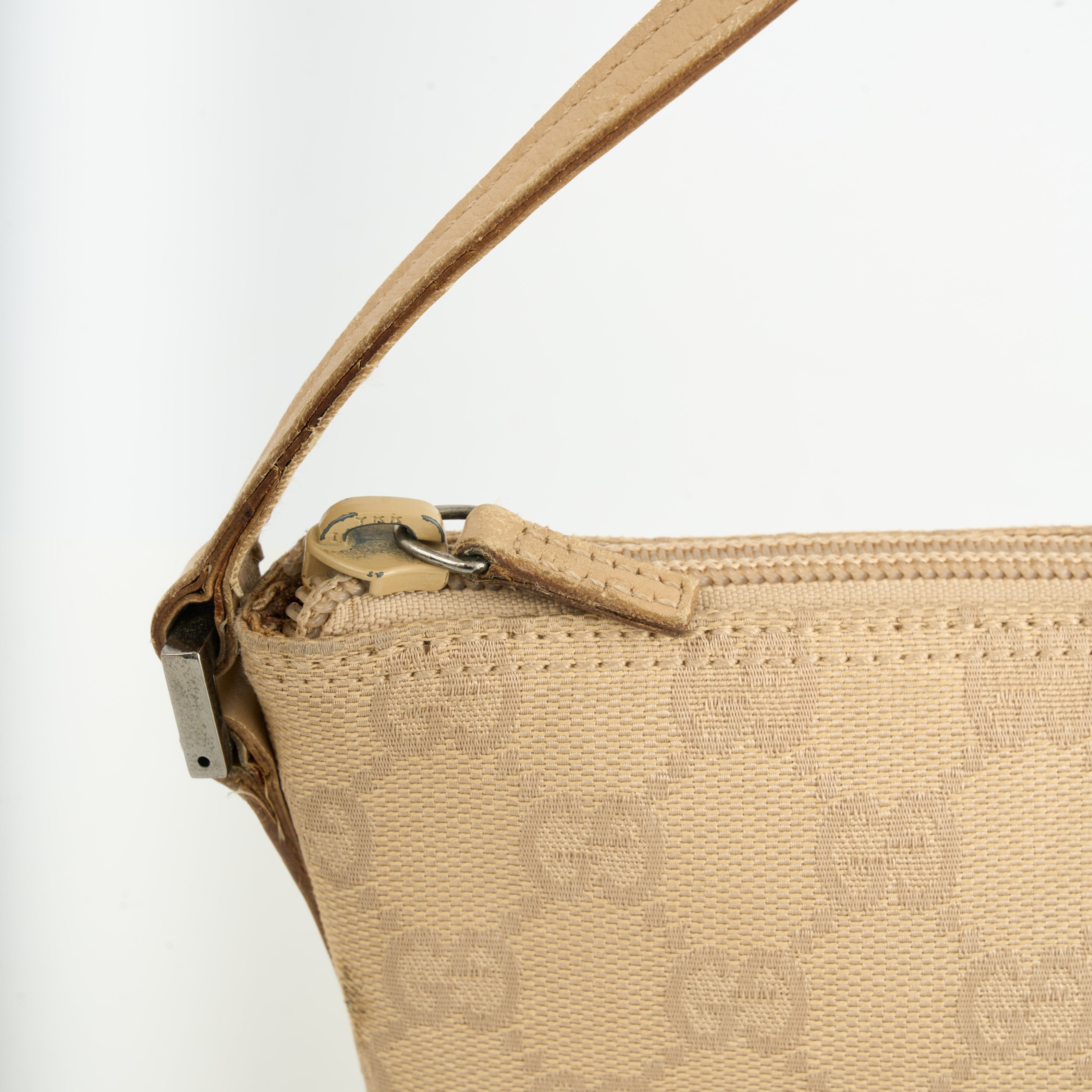 Gucci Mini Schultertasche aus GG Canvas – Beige