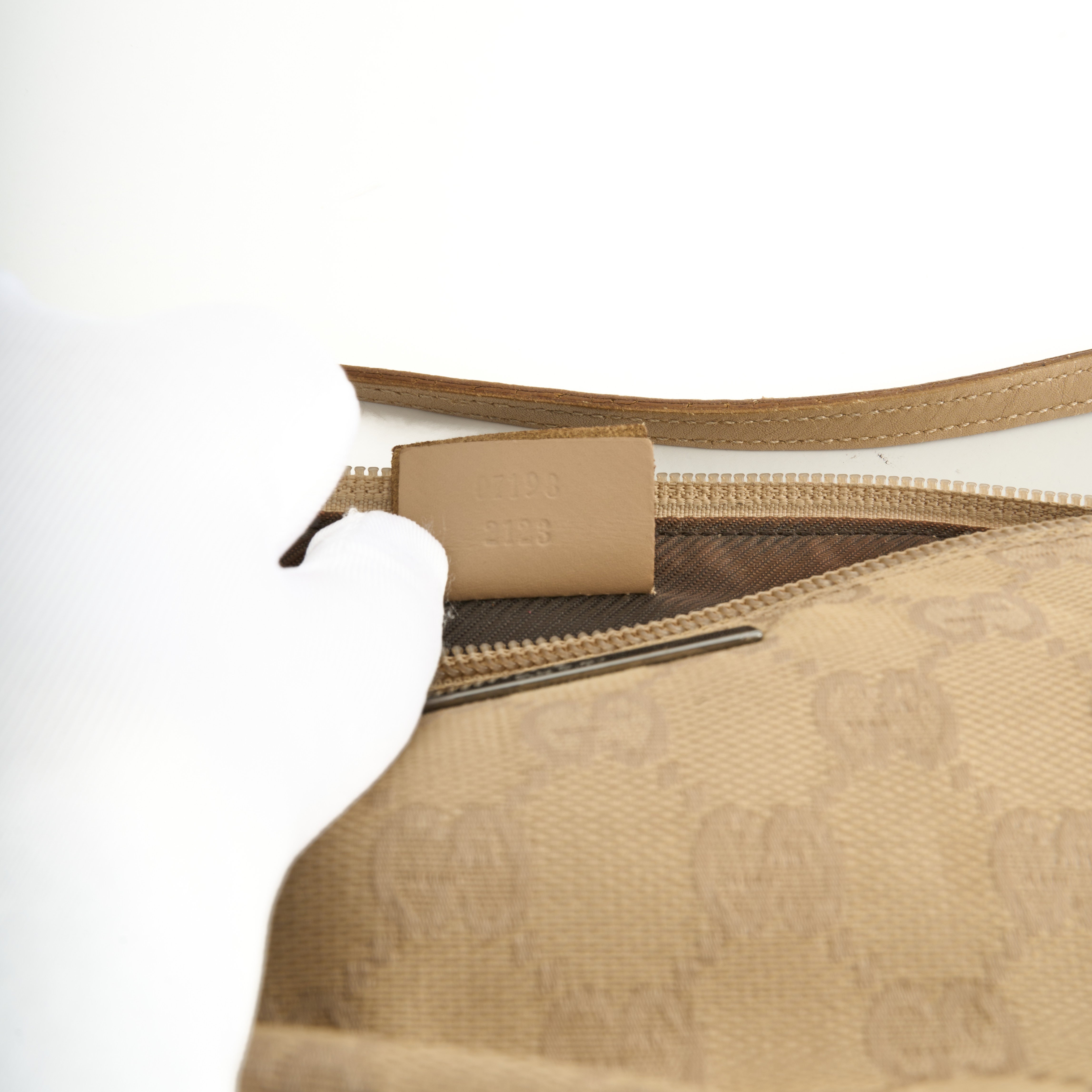 Gucci Mini Schultertasche aus GG Canvas – Beige