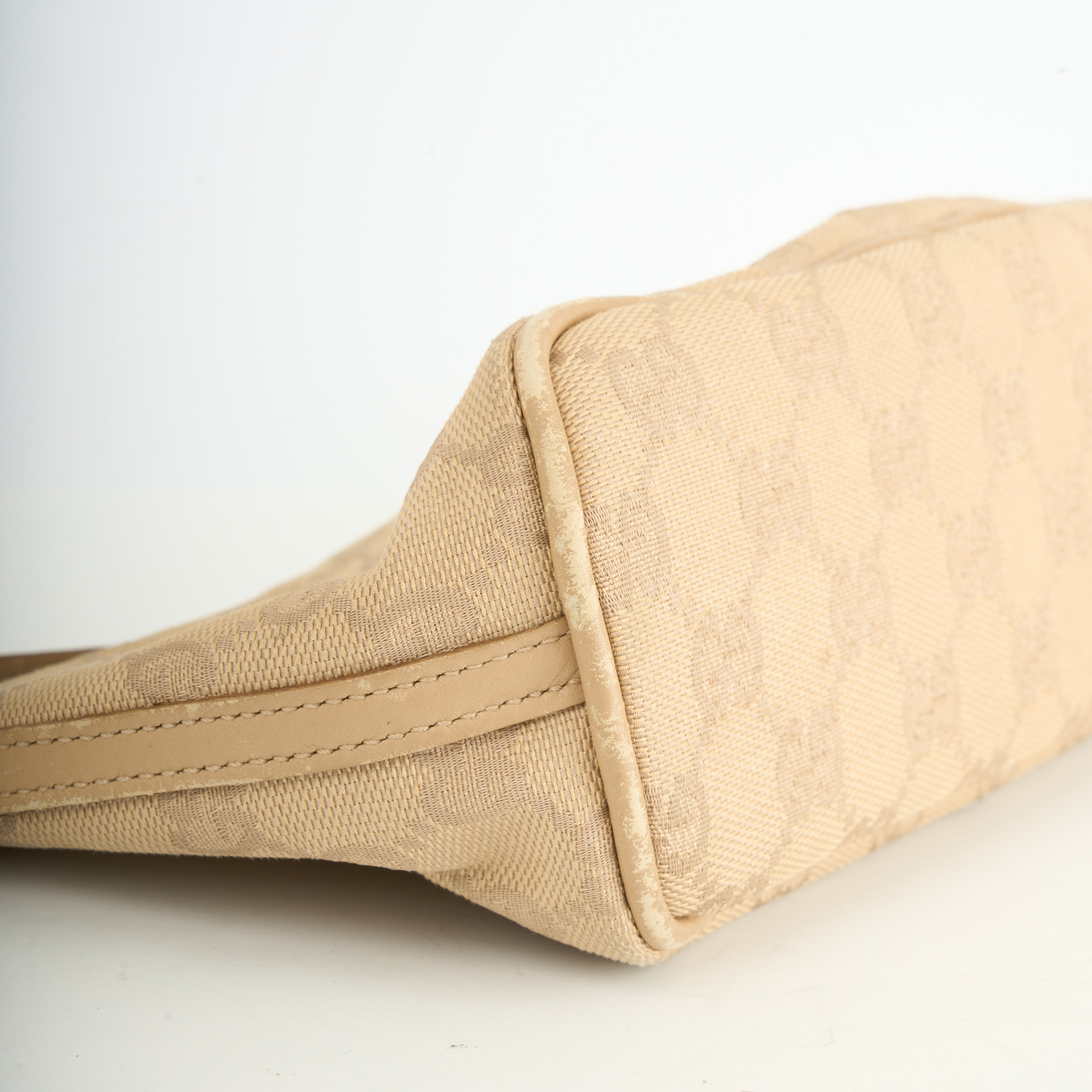 Gucci Mini Schultertasche aus GG Canvas – Beige