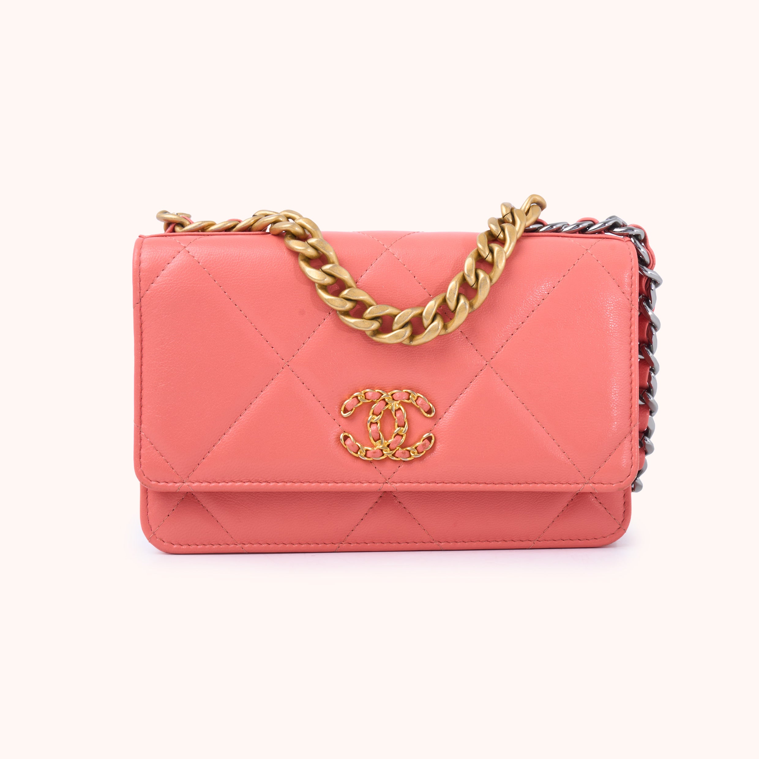 Chanel 19 Wallet On Chain - Main Image