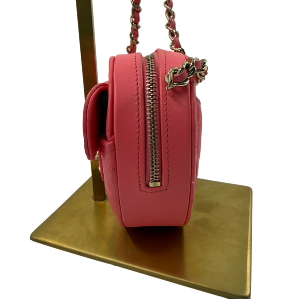 Wintage Chanel Herz Mini Flap Tasche aus rosa gestepptem Lammleder mit goldfarbenem Reißverschluss und Kette