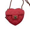 Wintage Chanel Herz-Mini-Umhängetasche aus rosa gestepptem Lammleder mit goldfarbenem CC-Drehverschluss und Kette