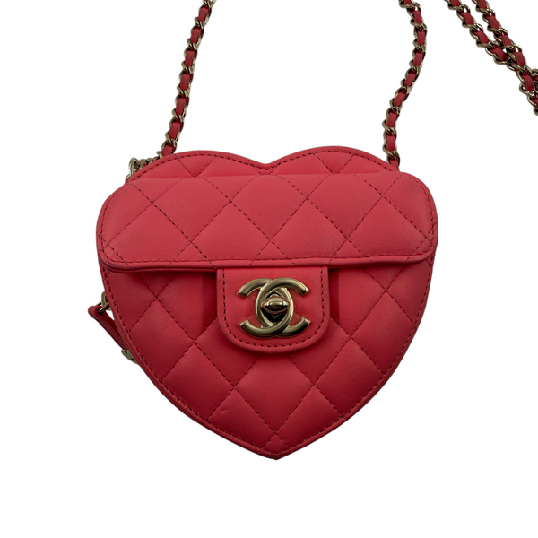 Wintage Chanel Herz-Mini-Umhängetasche aus rosa gestepptem Lammleder mit goldfarbenem CC-Drehverschluss und Kette