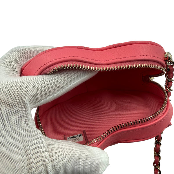Wintage Chanel Herz Mini Flap Tasche aus rosa gestepptem Lammleder mit Reißverschluss und Seriennummer