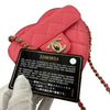 Wintage Chanel herzförmige Mini-Umhängetasche aus rosa gestepptem Lammleder mit goldfarbenem CC-Verschluss und Echtheitskarte