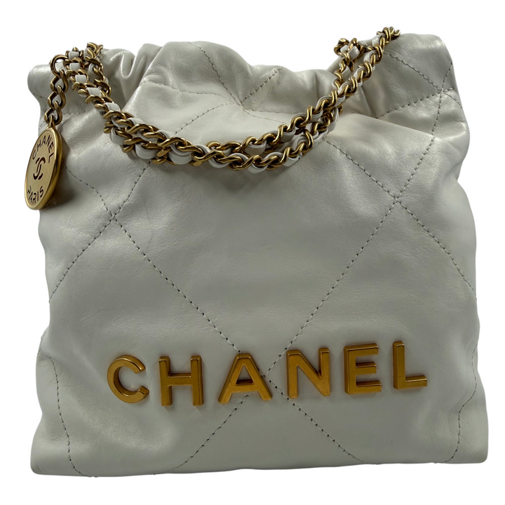 Wintage Chanel 22 Tasche aus weißem gestepptem Leder mit goldfarbenen Metall-Details und Kettenriemen