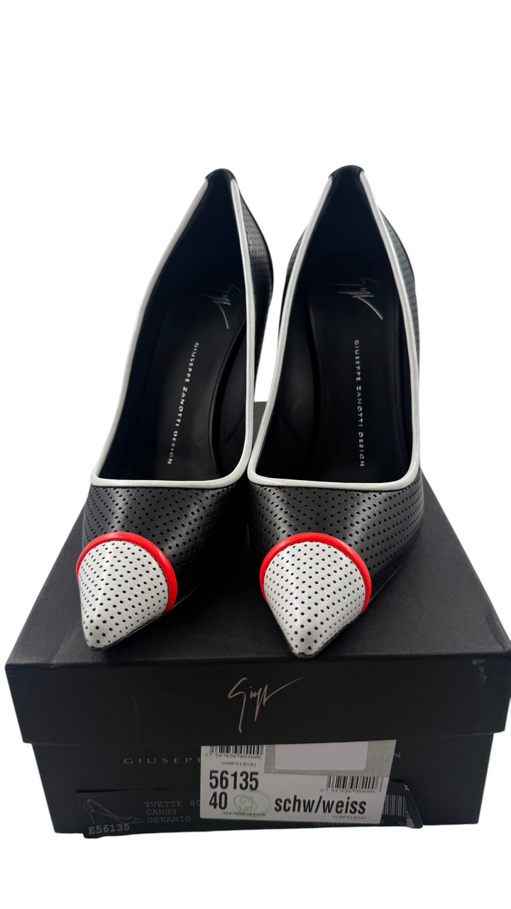 Wintage Giuseppe Zanotti Pumps aus schwarzem und weißem perforiertem Leder mit rotem Akzent an der Schuhspitze