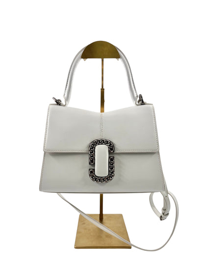 Wintage Marc Jacobs The St. Marc Top Handle Bag aus weißem Glattleder mit silberner J-Marc-Hardware auf einem Ständer