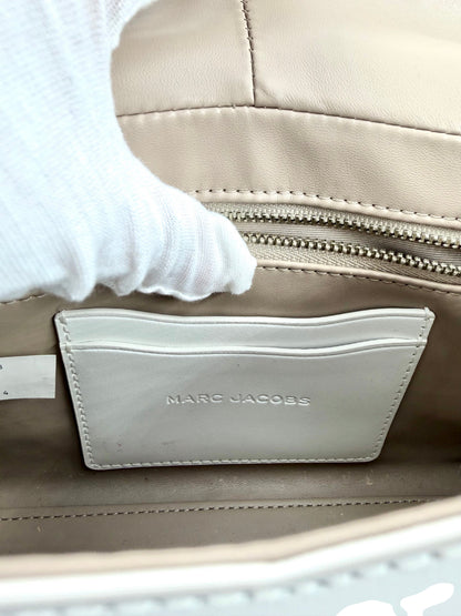 Wintage Marc Jacobs The St. Marc Tasche Innenansicht mit beigem Futter, Reißverschlussfach und Kartensteckfach