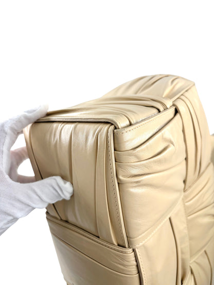Wintage Bottega Veneta Arco Tote aus beigem Leder mit charakteristischem Intrecciato-Flechtmuster und Falten-Design