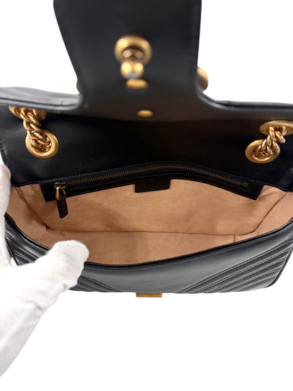 Wintage Gucci GG Marmont Tasche mit offenem Hauptfach, beigem Innenfutter und Reißverschlussfach aus schwarzem Leder