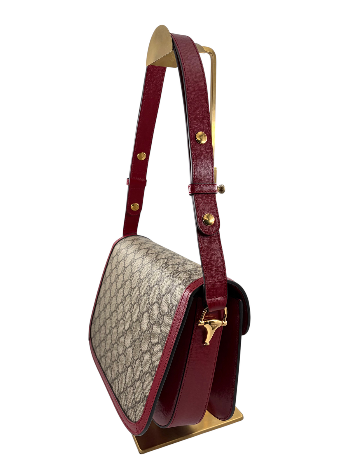 Wintage Gucci Horsebit 1955 Schultertasche aus GG Supreme Canvas mit rotem Lederbesatz und goldener Hardware