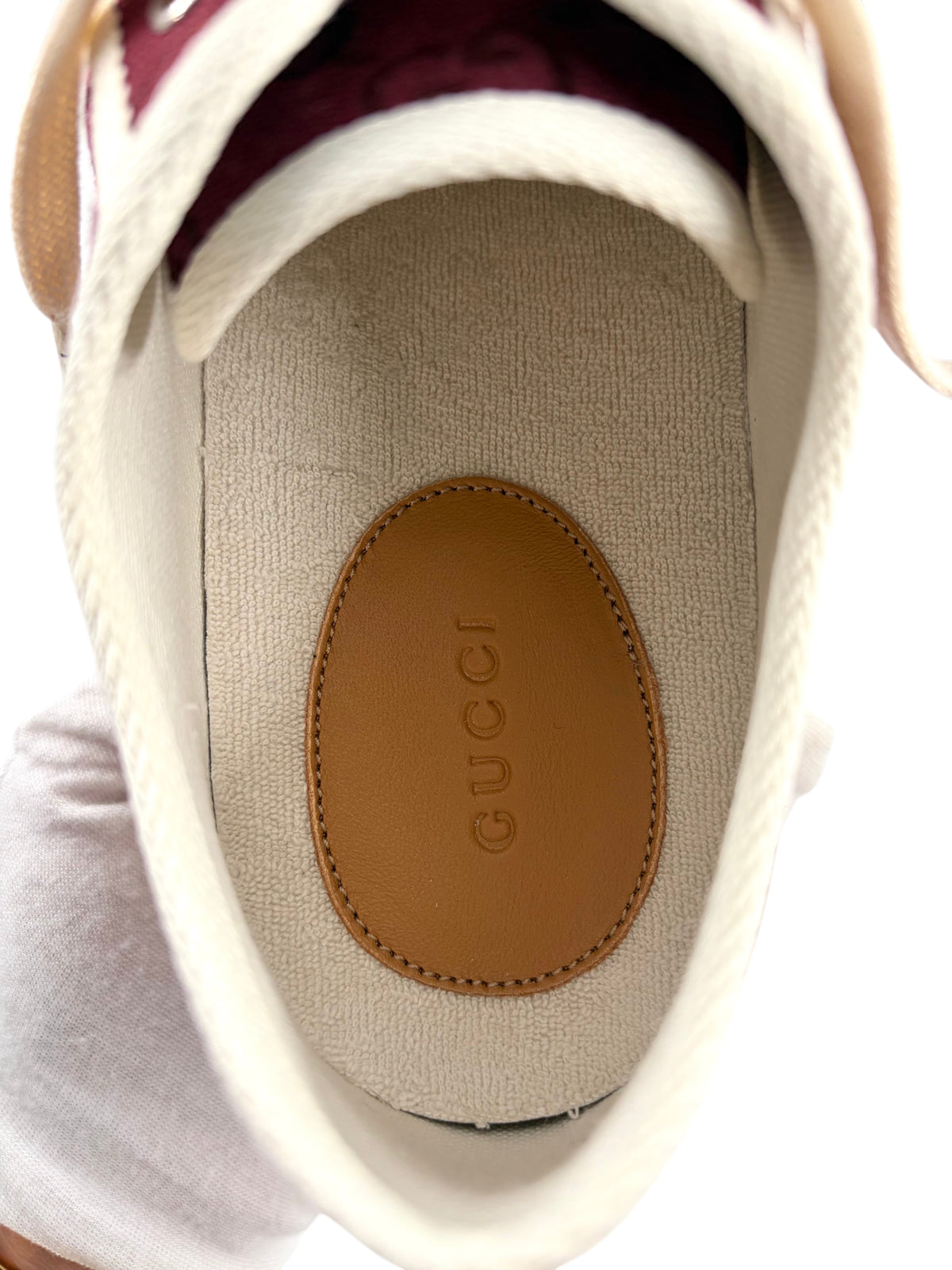 Innenansicht der Wintage Gucci GG Monogram Chunky Sneaker mit beigem Textilfutter und braunem Leder-Innensohlen-Logo